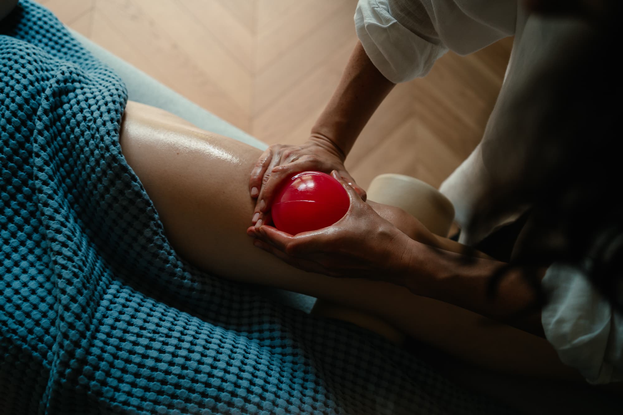 Masaż Bańką Chińską: Tajemnica Pięknej i Zdrowej Skóry miniatura 3