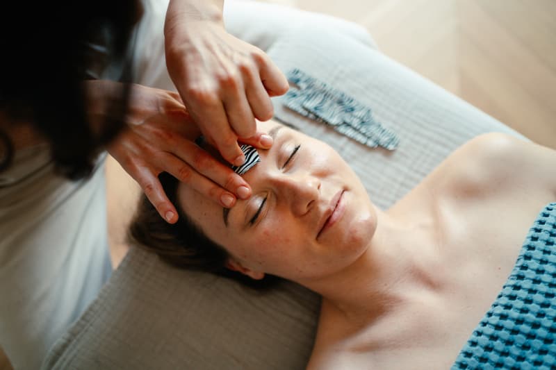 Kobido z Kinesiotapingiem: Zdrowszy i promienny wygląd twarzy, miniatura 5