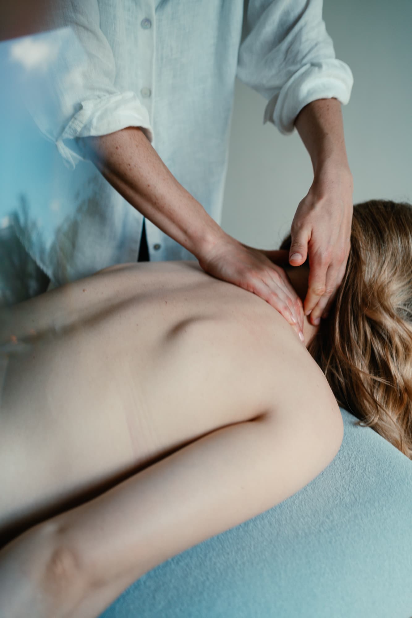 Masaż relaksacyjny to idealny sposób na odprężenie po ciężkim dniu, poprawę samopoczucia i regenerację organizmu. miniatura 7