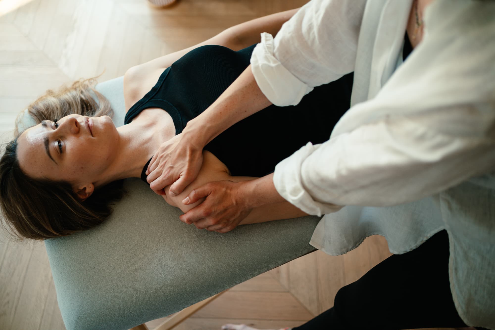 Terapia Manualna: Kompleksowe Leczenie Problemów z Kręgosłupem i Stawami miniatura 5