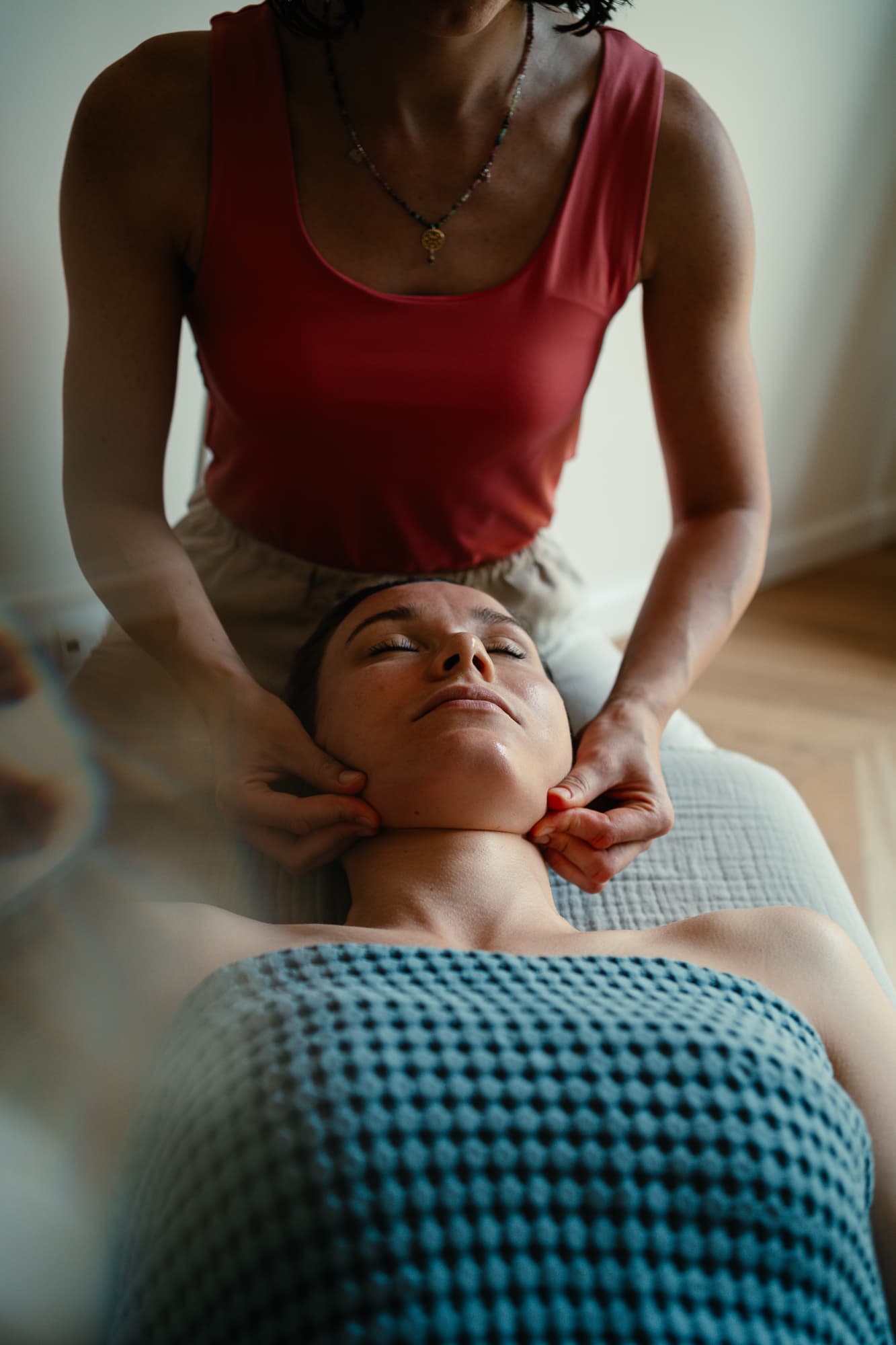 Terapia Manualna w Leczeniu Bólu Zatok: Skuteczna i Naturalna Metoda Uśmierzania Bólu miniatura 4